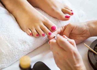 Semi-permanent nail polish and gel polish for the feet