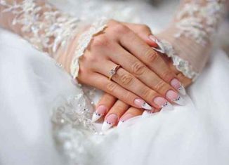 What trendy nail art to offer for a wedding?