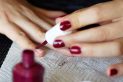 How to apply a semi-permanent varnish in 7 steps