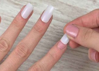 How to maintain false nails?