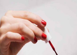 How to properly apply your nail polish?